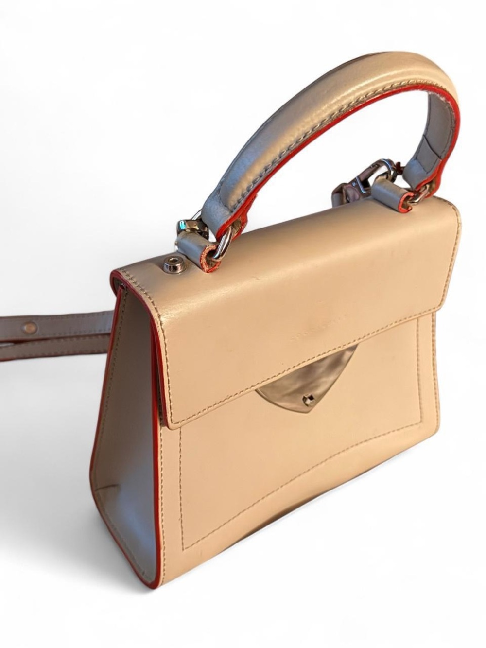 Coccinelle Elegance and sophistication in a single piece!